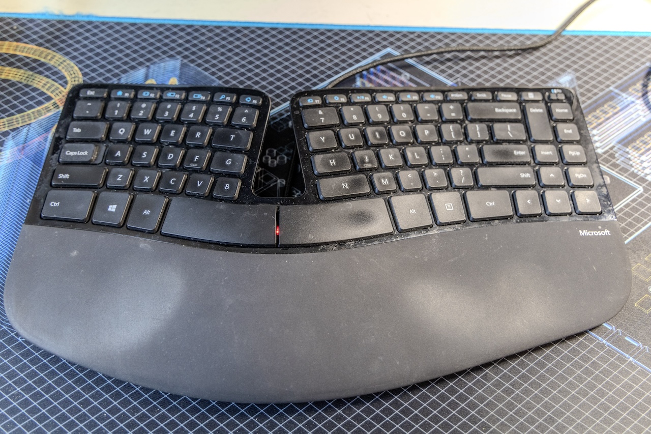 Working but heavily used keyboard